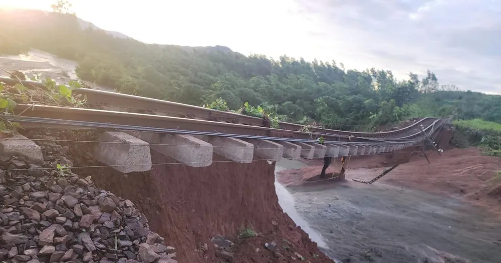 Ngành đường sắt bị thiệt hại nặng vì 3 cơn bão đổ bộ liên tiếp 