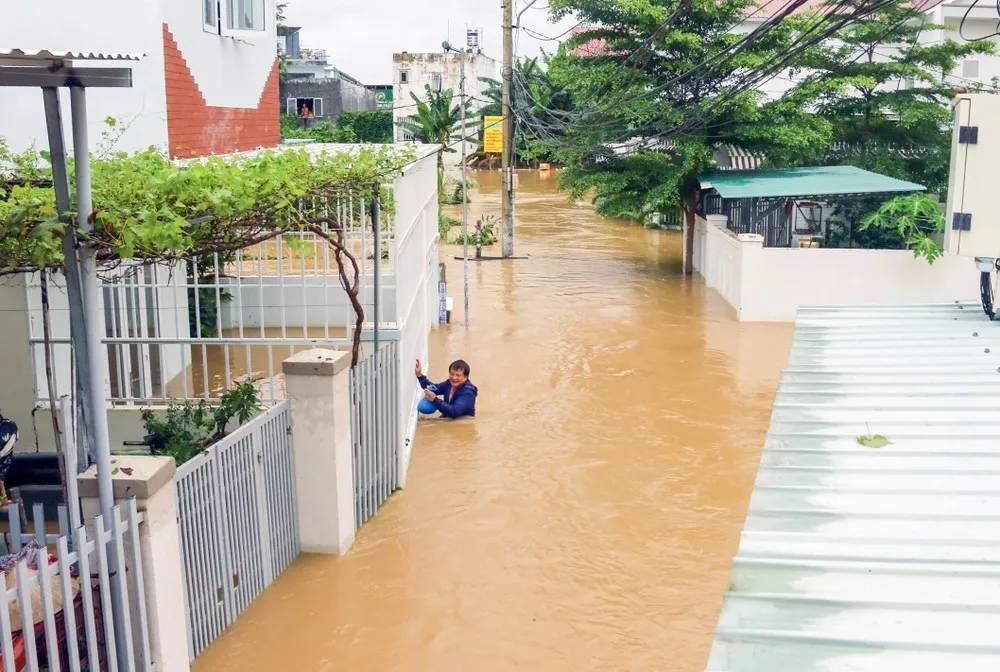 Khánh Hòa khẩn cấp yêu cầu các hồ chứa hạ mực nước để ứng phó mưa lũ 