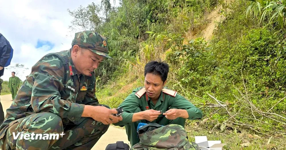 Bộ đội sử dụng UAV tìm kiếm 3 người mất tích do sạt lở núi Đà Nẵng