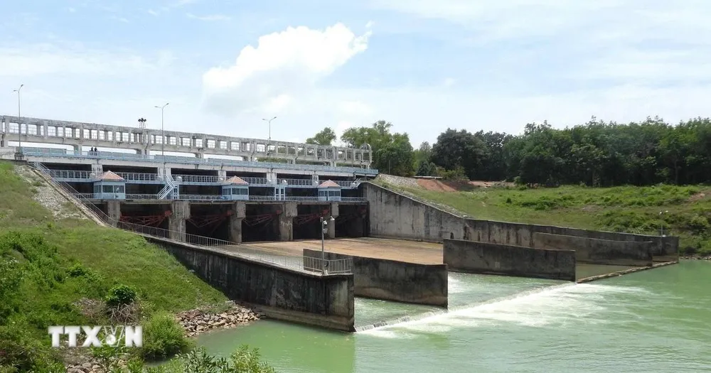 Hồ Dầu Tiếng tiếp tục xả lũ đợt 8