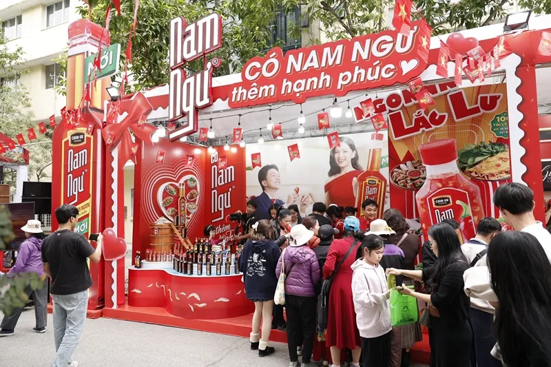 Người tiêu dùng tham gia sự kiện Nam Ngư.JPG