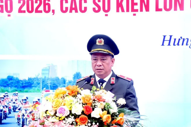 Thiếu tướng Trần Xuân Ánh, Giám đốc Công an tỉnh Hưng Yên, phát biểu tại Lễ ra quân. (Ảnh: Đinh Văn Nhiều/TTXVN)