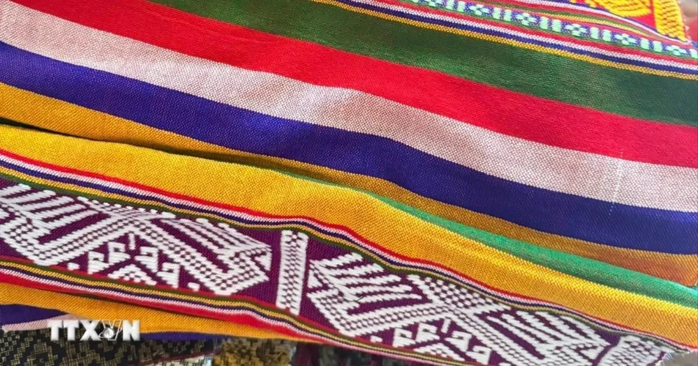 Gìn giữ làng nghề thổ cẩm gần 300 năm giữa đại ngàn Pù Luông