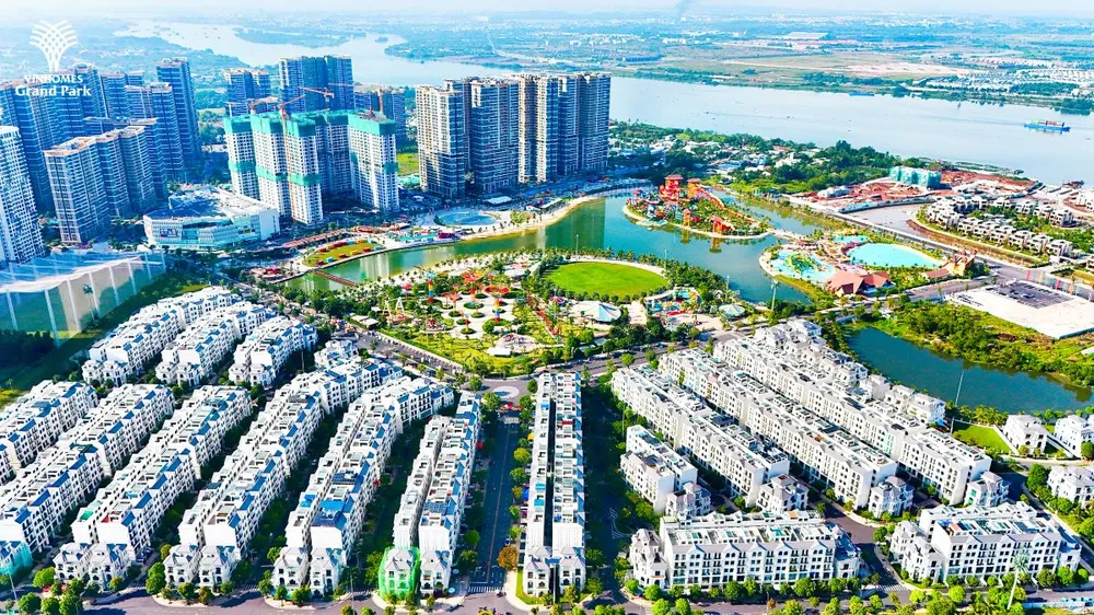 Cuối tháng 7-2025, 4 tòa căn hộ The Opus One đã cất nóc, dự kiến bàn giao tháng 3-2026