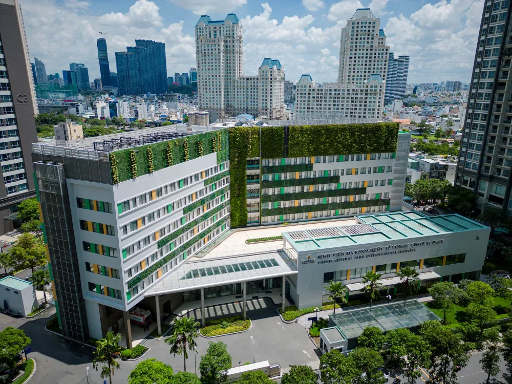 Vinmec Central Park được xây dựng trên khuôn viên rộng rãi với tổng số vốn đầu tư 1.200 tỷ đồng.