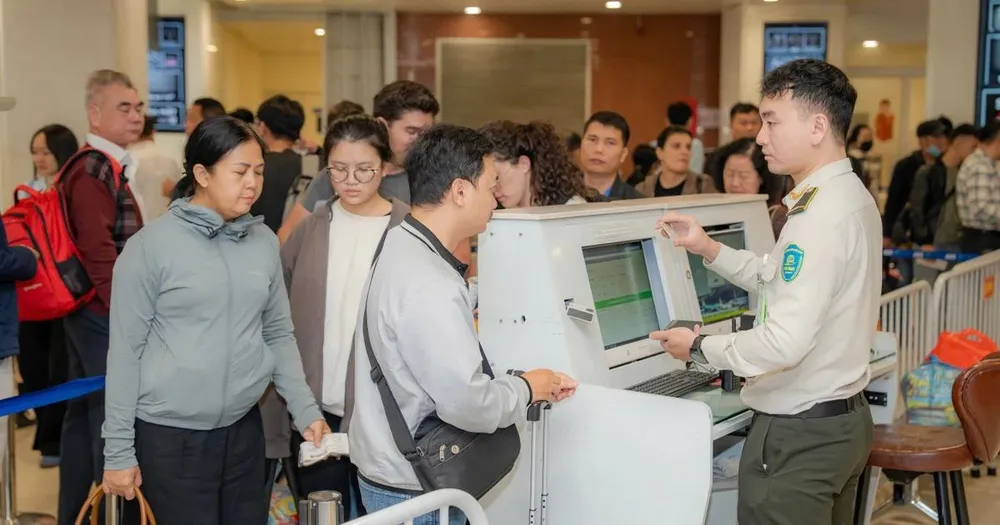 Sân bay Nội Bài đón khoảng 115.000 khách trong ngày cao điểm Tết Dương lịch