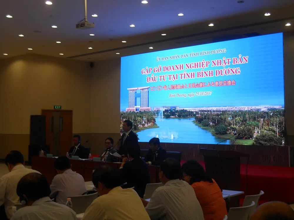 Lãnh đạo tỉnh Bình Dương phát biểu tại buổi đối thoại