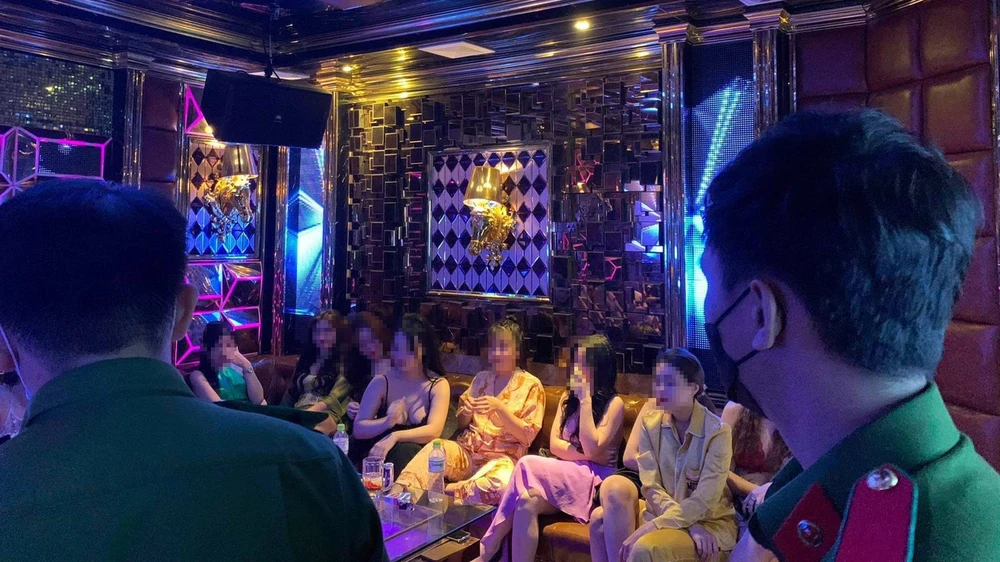 Nhiều vi phạm trong kinh doanh Karaoke ở TP Dĩ An được phát hiện và xử phạt