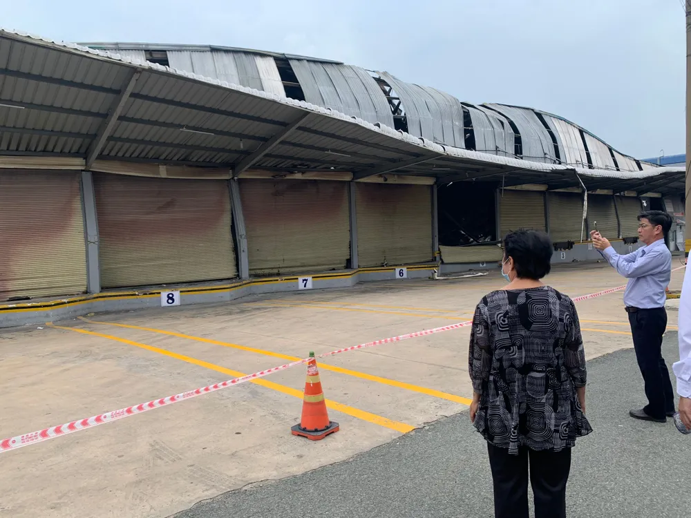 Vụ cháy nhà kho ở TP Dĩ An: Nhiều vật tư, nguyên liệu sản xuất bị thiêu rụi ảnh 2