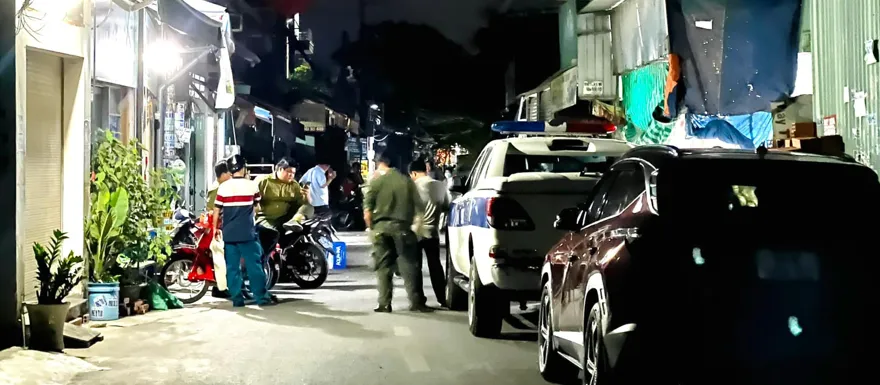 Lực lượng chức năng điều tra vụ việc tại hiện trường