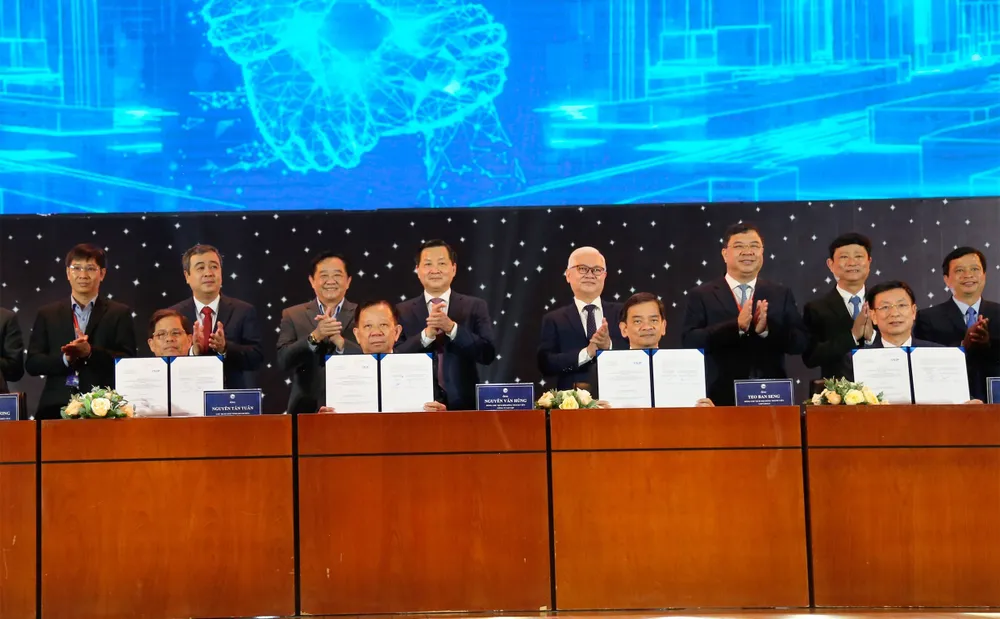 Lãnh đạo Tổng Công ty Becamex IDC, VSIP Group ký kết hợp tác với các địa phương Lãnh đạo Tổng Công ty Becamex IDC, VSIP Group ký kết hợp tác với các địa phương