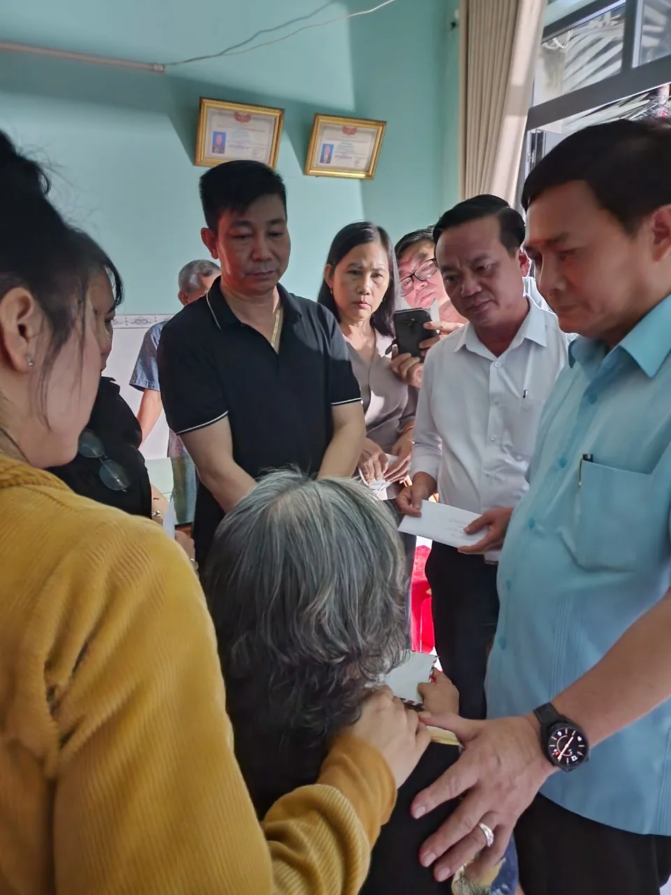 Lãnh đạo Ủy ban MTTQ Việt Nam tỉnh Bình Dương cùng lãnh đạo thị xã Bến Cát thăm hỏi gia đình nạn nhân Lãnh đạo Ủy ban MTTQ Việt Nam tỉnh Bình Dương cùng lãnh đạo thị xã Bến Cát thăm hỏi gia đình nạn nhân