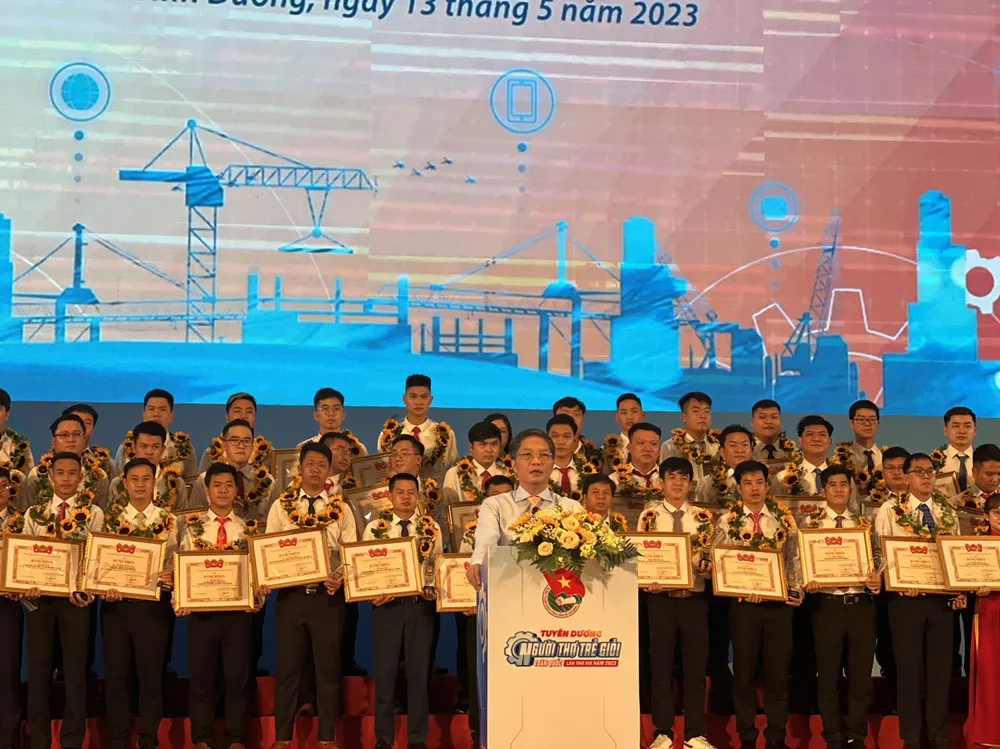 Trưởng Ban Kinh tế Trung ương Trần Tuấn Anh phát biểu tại buổi lễ