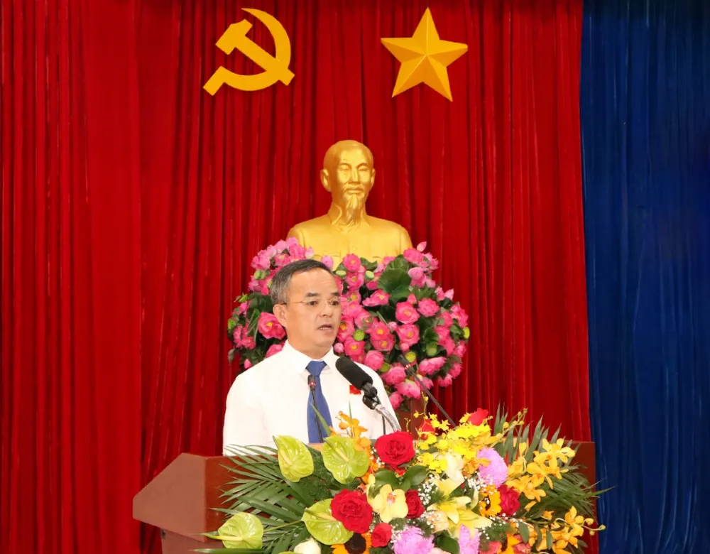 Ông Võ Anh Tuấn, Chánh Văn phòng UBND tỉnh Bình Dương trả lời một số vấn đề cử tri quan tâm Ông Võ Anh Tuấn, Chánh Văn phòng UBND tỉnh Bình Dương trả lời một số vấn đề cử tri quan tâm