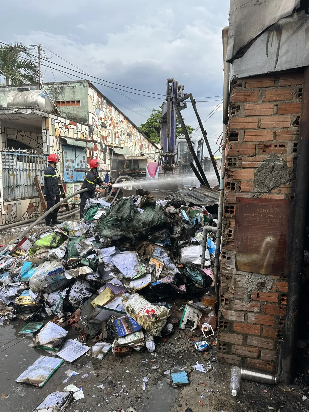 Chất cháy chủ yếu là giấy, bao bì