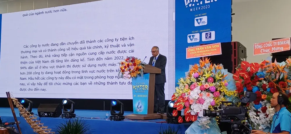 Chuyên gia quốc tế phát biểu tại buổi lễ