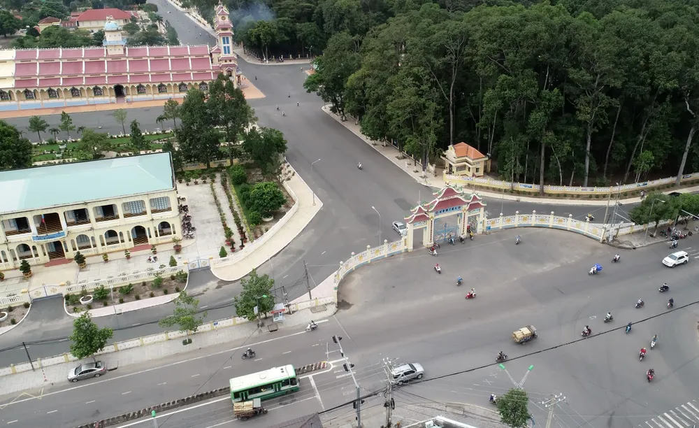 Đường Cách Mạng Tháng Tám, đoạn qua Toà thánh Cao Đài