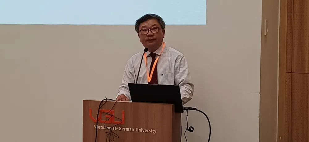 TS Hà Thúc Viên, Phó Hiệu trưởng Phụ trách Trường Đại học Việt Đức phát biểu tại hội nghị TS Hà Thúc Viên, Phó Hiệu trưởng Phụ trách Trường Đại học Việt Đức phát biểu tại hội nghị