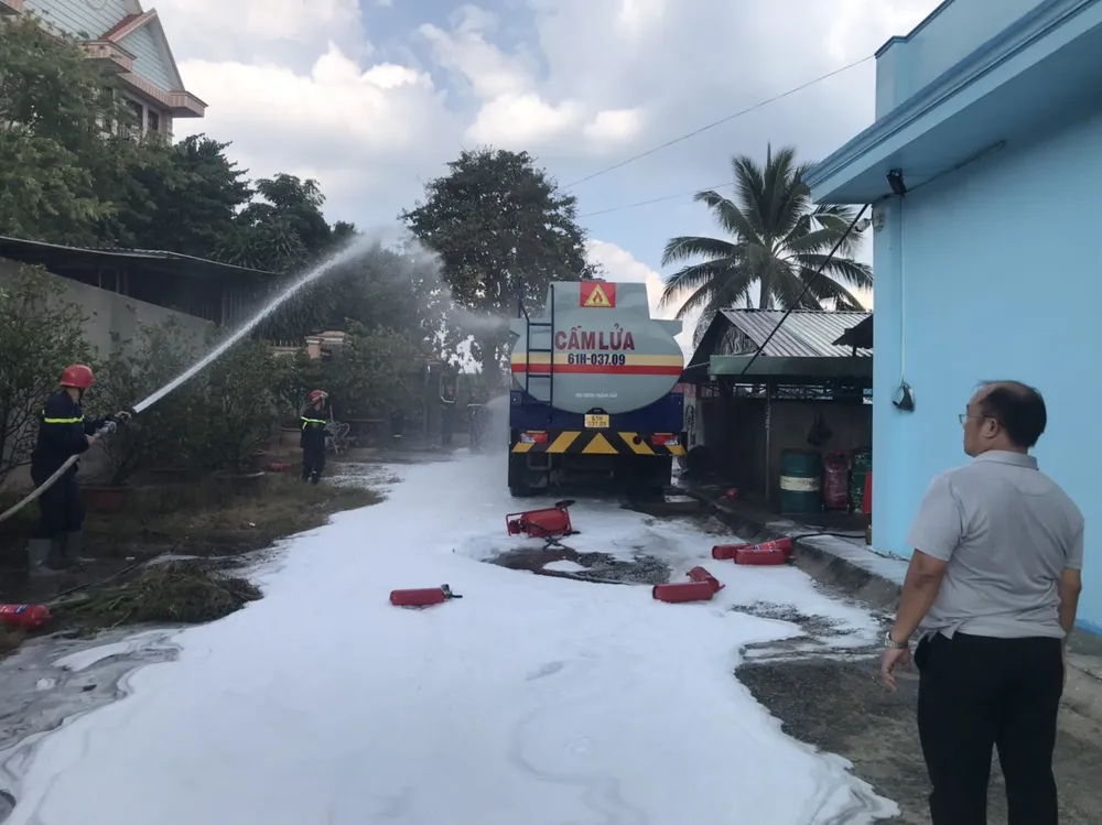 Rất may đám cháy được dập tắt kịp thời, không cháy lan