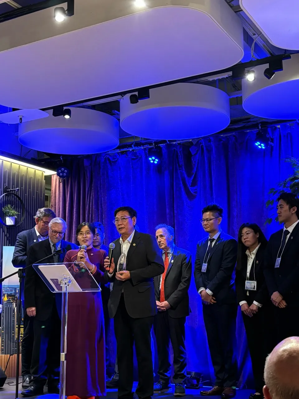 Ông Mai Hùng Dũng, Phó Chủ tịch Thường trực UBND tỉnh Bình Dương phát biểu tại lễ vinh danh