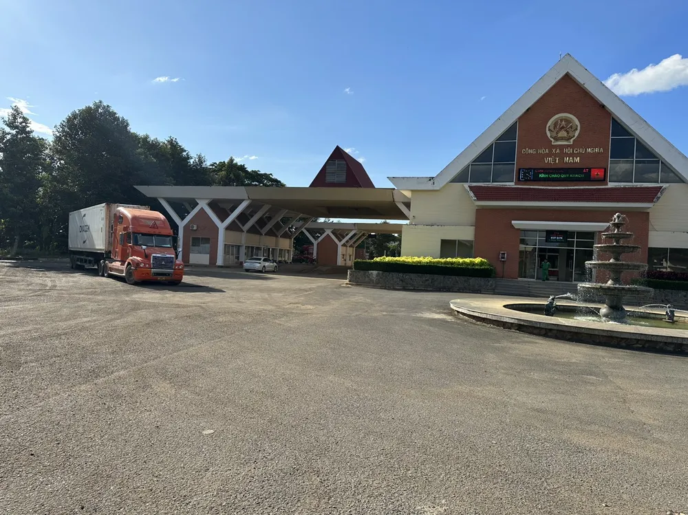 Phương tiện vận chuyển hàng hoá qua khu vực cửa khẩu