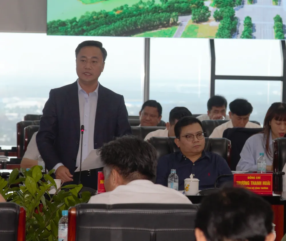 Lãnh đạo Bộ Xây dựng trả lời về một số kiến nghị của tỉnh Bình Dương Đại diện BXD.jpg