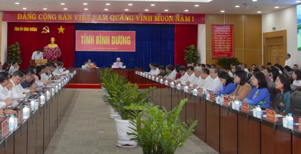 Tại buổi làm việc, tỉnh Bình Dương đề xuất nhiều giải pháp thúc đẩy đầu tư, phát triển, hoàn thiện hạ tầng giao thông Quang cảnh.jpg