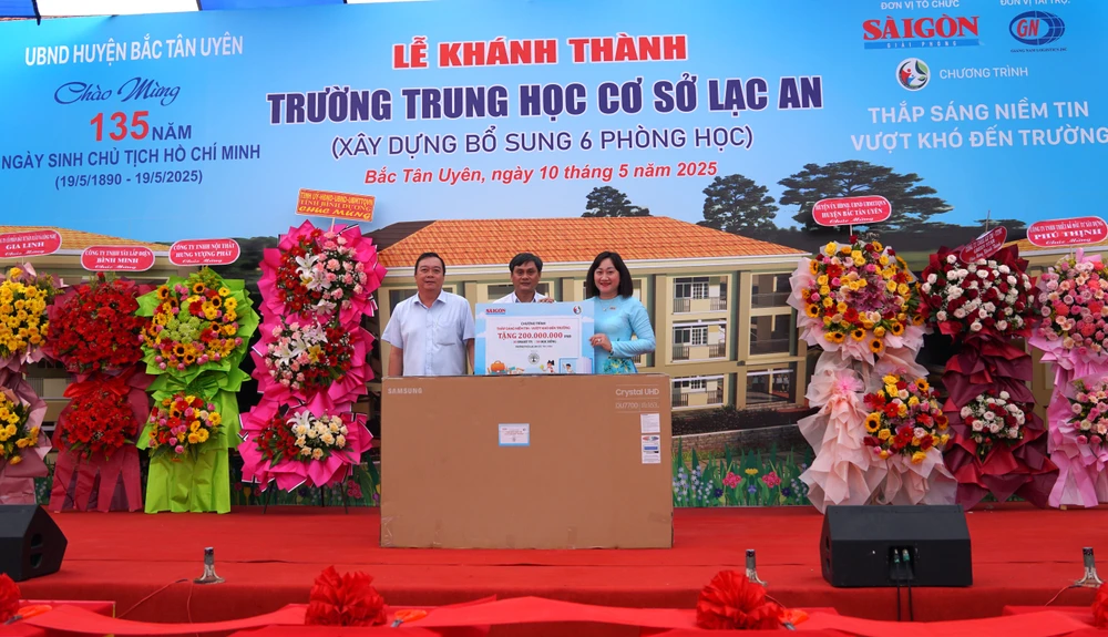 chị SƯơng.JPG