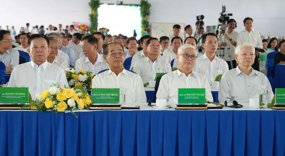 Các đại biểu tham dự chương trình z6609752071216_6929760ddda49f08c9e24ab2621c1426.jpg