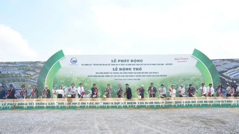 Đại biểu thực hiện nghi thức động thổ các công trình z6610138789833_e537c6fead1256fd270d230edb4268db.jpg