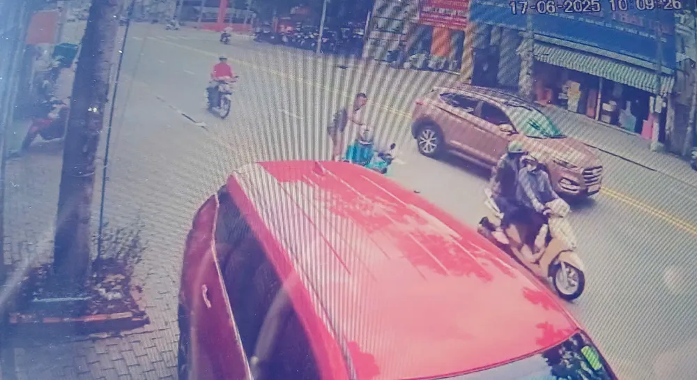 Hình ảnh sự việc được camera ghi lại. Ảnh chụp lại màn hình chụp mh.jpg