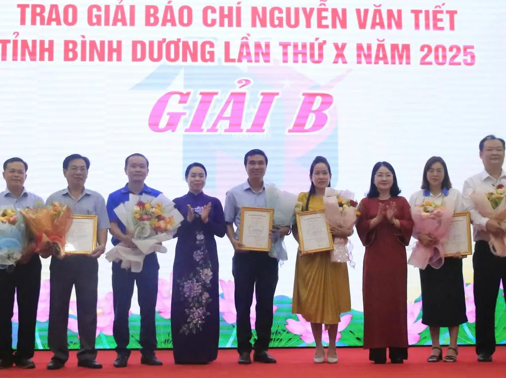 Các nhà báo nhận giải B Giải báo chí Nguyễn Văn Tiết lần thứ X năm 2025 nnn.jpg
