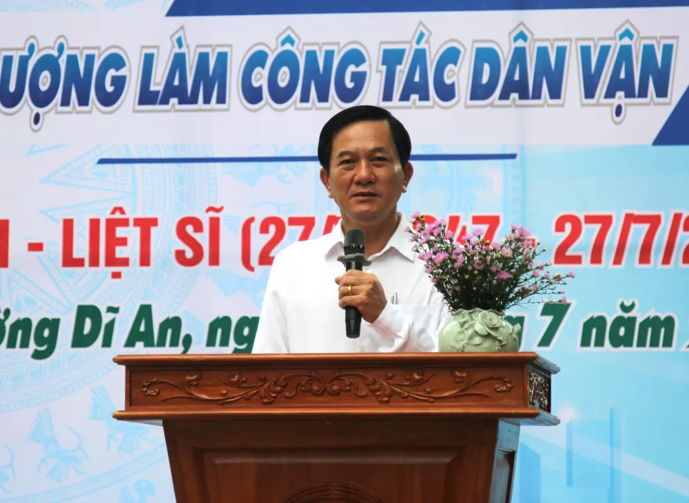 Bí thư Đảng ủy phường Dĩ An Võ Văn Hồng phát biểu tại buổi phát động. Ảnh: XUÂN TRUNG BTĐU.JPG