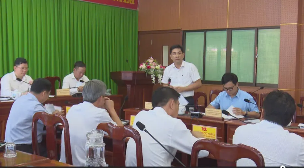 Thành viên Tổ công tác số 15 của Thành ủy TPHCM phát biểu tại buổi làm việc tại xã Dầu Tiếng, TPHCM z6840816872876_6ea42f3311a05d03d57e49142e26f065.jpg