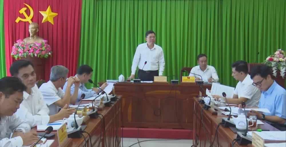 Phó Trưởng Ban Tuyên giáo và Dân vận Thành ủy TPHCM Hoàng Nguyên Dinh phát biểu tại buổi làm việc với lãnh đạo chủ chốt xã Dầu Tiếng, TPHCM z6840819044508_4c228fd166d2f2d7930529f2b11e8c94.jpg