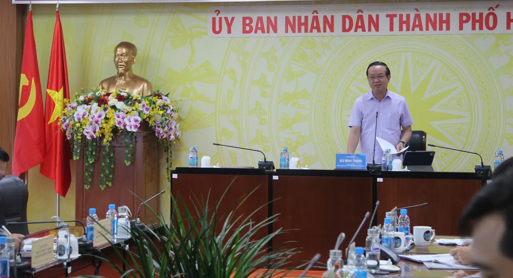 Phó Chủ tịch UBND TPHCM Bùi Minh Thạnh phát biểu tại buổi làm việc. Ảnh: XUÂN TRUNG ok.JPG