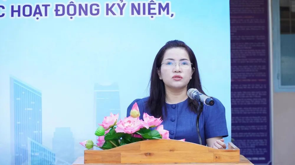 Chủ tịch UBND phường Dĩ An Trần Thị Thanh Thủy phát biểu tại lễ ra quân Chủ tịch UBND phường Dĩ An Trần Thị Thanh Thủy phát biểu tại lễ ra quân