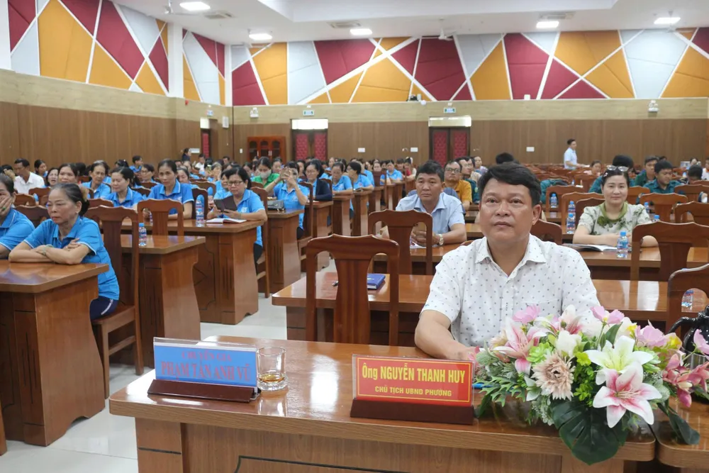 Lãnh đạo và cán bộ, công chức phường Tân Đông Hiệp tham gia tập huấn z6866159750260_911914d0ac24702f89d8f4de9214f18e.jpg