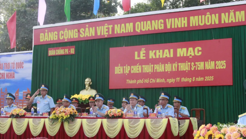 Đại diện lãnh đạo các đơn vị tham dự lễ khai mạc _MG_1723.JPG