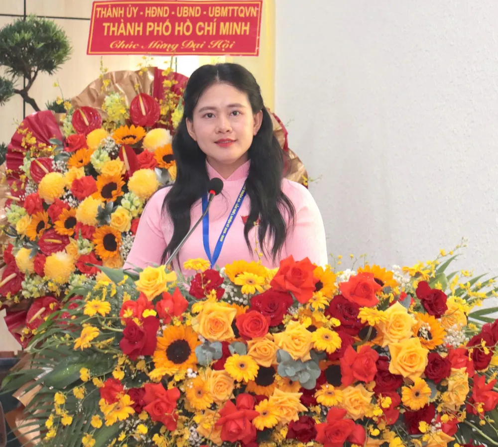 Đồng chí Trần Thị Diễm Trinh phát biểu khai mạc đại hội 1000029072.jpg