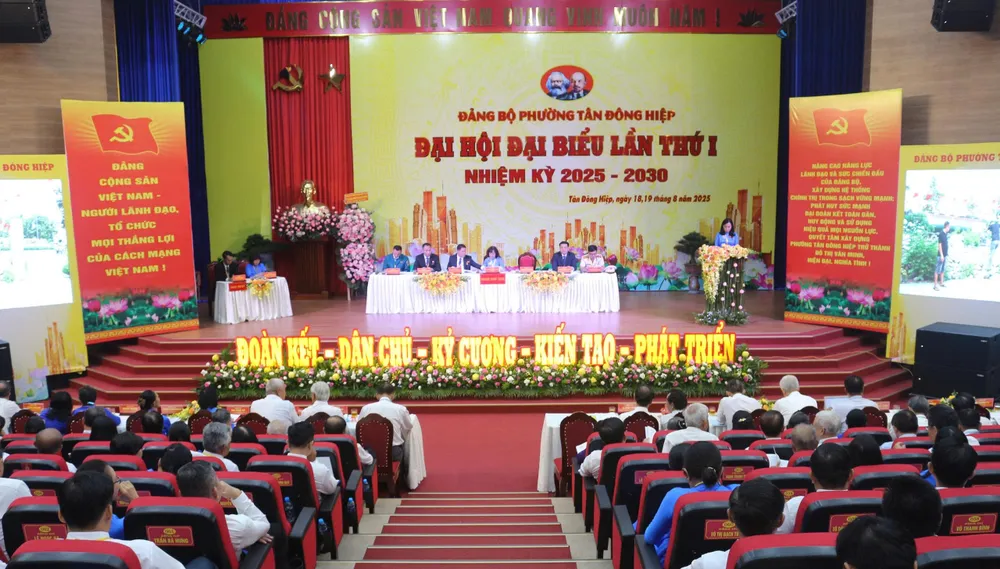 Toàn cảnh đại hội z6923123448572_3585de473177fca2716e42a1d56a1a8b.jpg