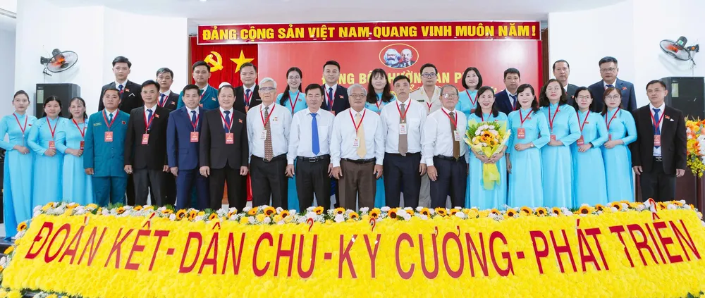 Ban Chấp hành Đảng bộ phường An Phú, nhiệm kỳ 2025-2030 z6923139706946_aa697bf87fdca084a2a2dac684c6cdbf.jpg
