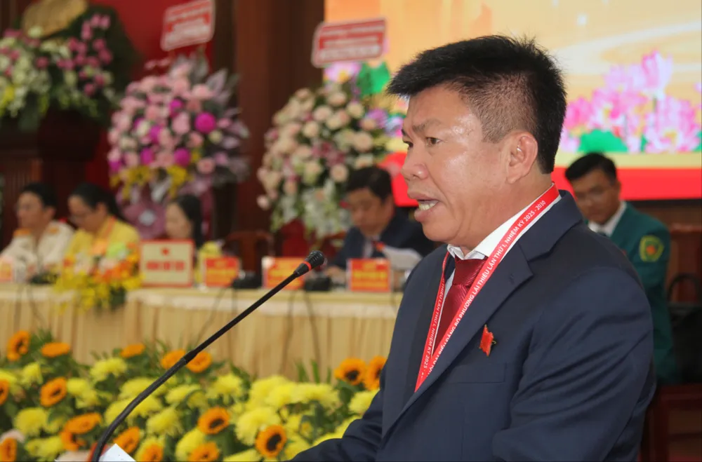 Bí thư Đảng ủy phường Lái Thiêu Nguyễn Thanh Tâm phát biểu khai mạc phiên chính thức đại hội. Ảnh: XUÂN TRUNG IMG_0220.JPG