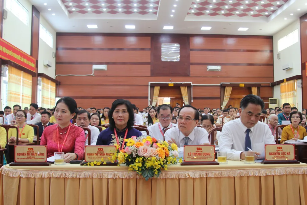 Phó Chủ tịch UBND TPHCM Nguyễn Lộc Hà cùng các đại biểu tham dự đại hội. Ảnh: XUÂN TRUNG LT 6.JPG