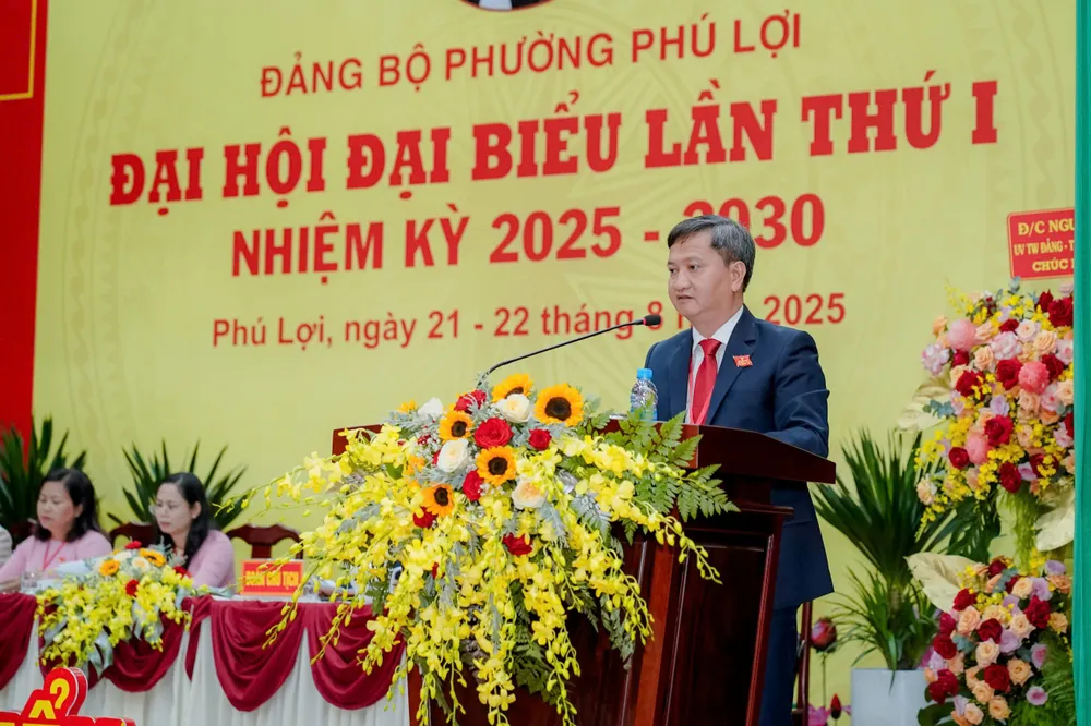 Bí thư Đảng ủy phường Phú Lợi Lê Thanh Long phát biểu khai mạc đại hội z6932759167929_84264dafcb684504cfaa1ca1af5ac882.jpg