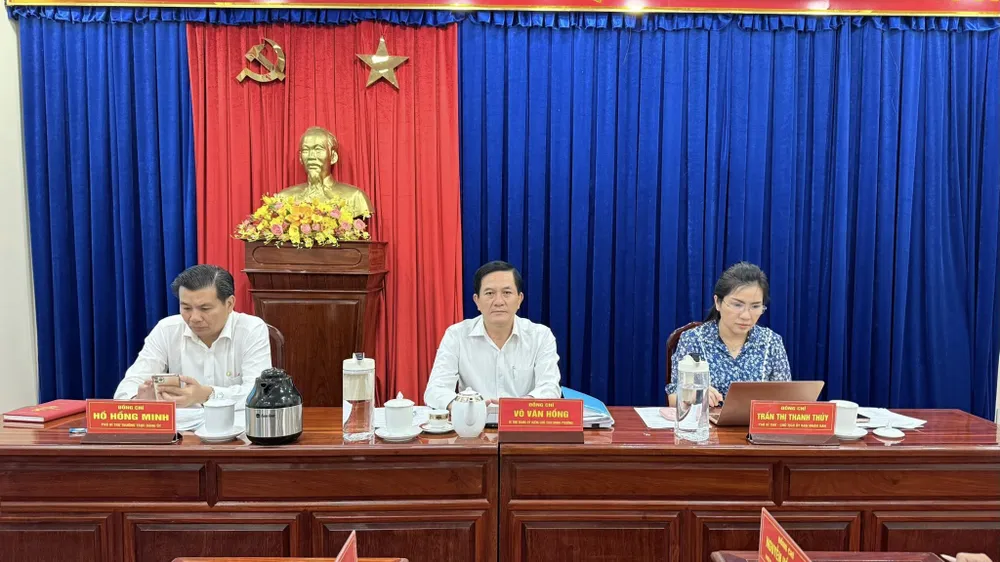 Lãnh đạo Đảng ủy, UBND phường Dĩ An triển khai kế hoạch thực hiện Nghị quyết 57-NQ/TW DÂ.jpg
