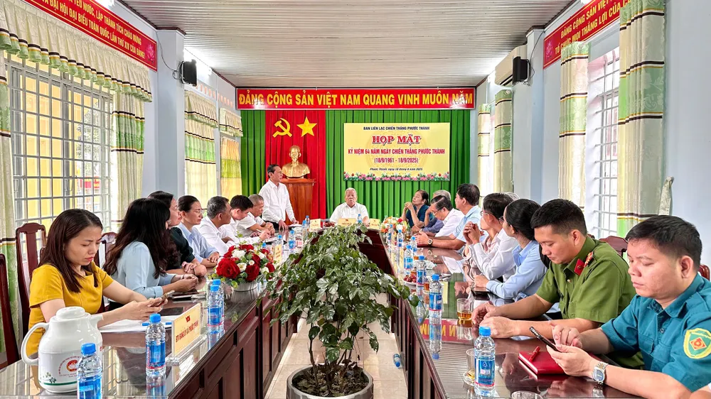 Các đại biểu dự buổi họp mặt. Ảnh: NGUYỄN MINH
