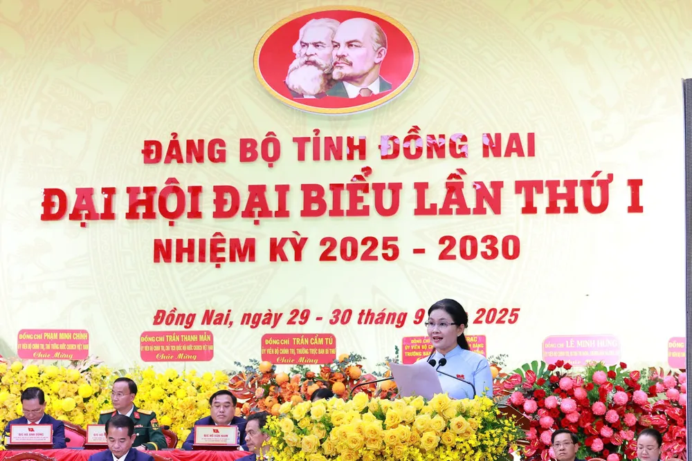 Đồng chí Tôn Ngọc Hạnh phát biểu tại Đại hội z7064741486180_4dacb41baf431af913e72f49e79d1b35.jpg