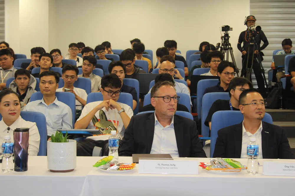 В конкурсе приняли участие руководители ВГУ и многие студенты. IMG_0159.JPG