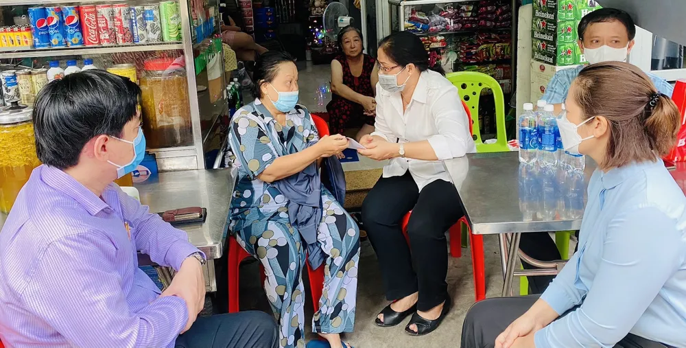 Thăm hỏi gia đình nạn nhân trong vụ cháy 2 người chết ảnh 1 Thăm hỏi gia đình nạn nhân trong vụ cháy 2 người chết ảnh 1